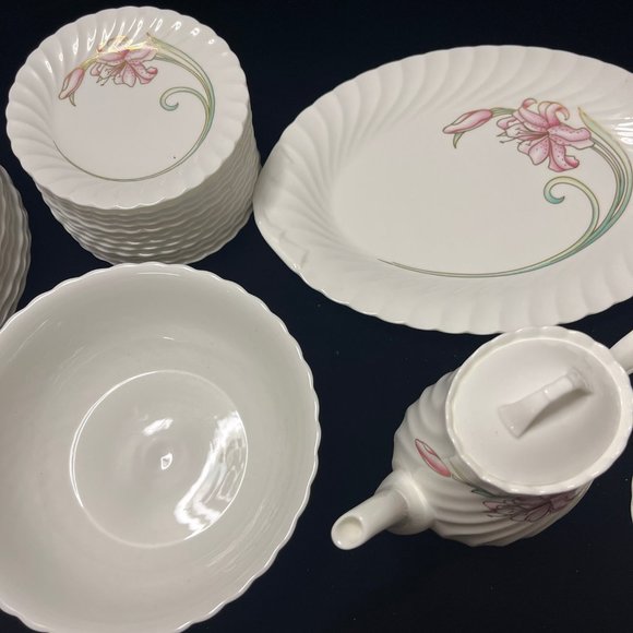 Vintage NIKKO Fine Bone China Rhubrum Lily Serviceware Rare Beautiful - Picture 3 of 16